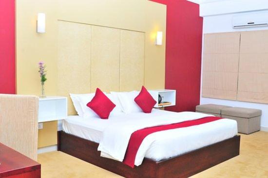Laa Adams - The Luxurious Living Hotel Хатон Екстериор снимка