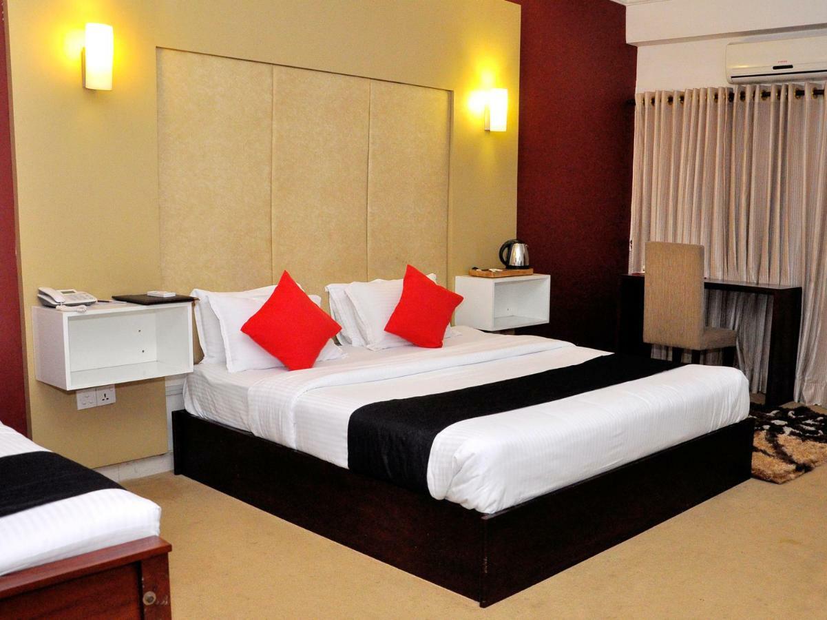 Laa Adams - The Luxurious Living Hotel Хатон Екстериор снимка