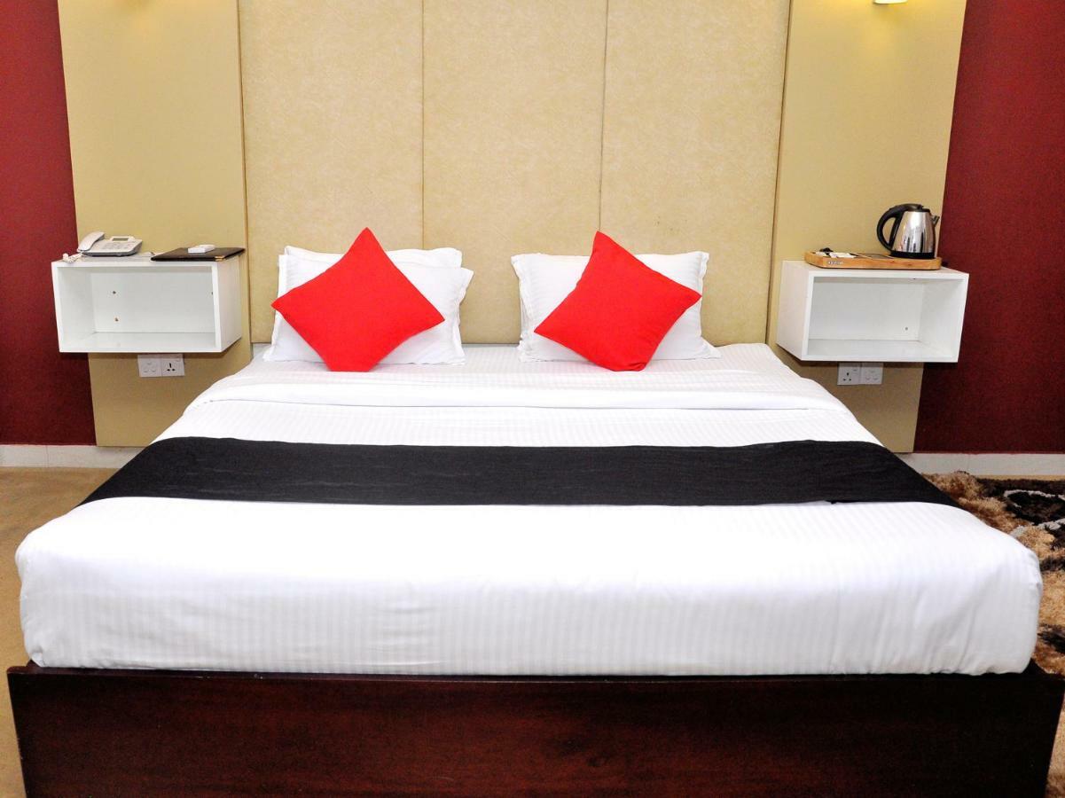 Laa Adams - The Luxurious Living Hotel Хатон Екстериор снимка